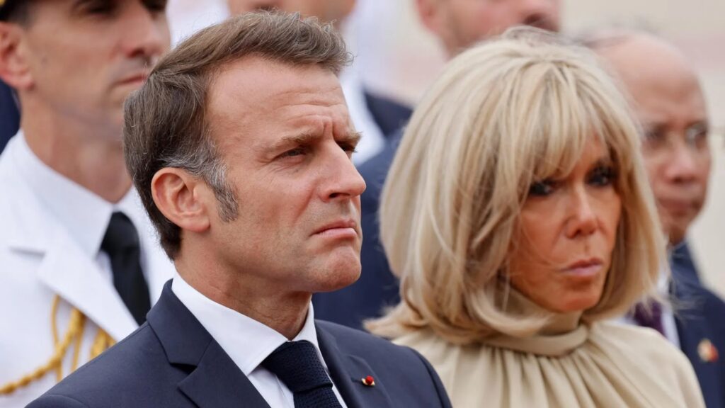 Video viral: Brigitte Macron golpea a Emmanuel Macron al descender del avión en Vietnam