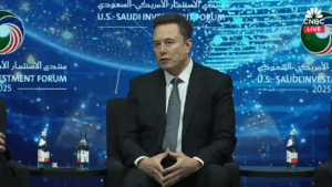 Foto: Tesla's Elon Musk and Nvidia's Jensen Huang talk AI at U.S.-Saudi Investment Forum — 11/19/25
