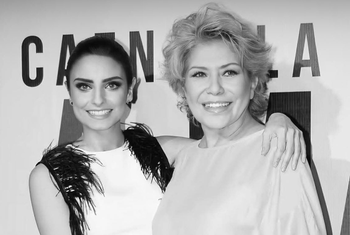 Foto: Aislinn Derbez y Gabriela Michel