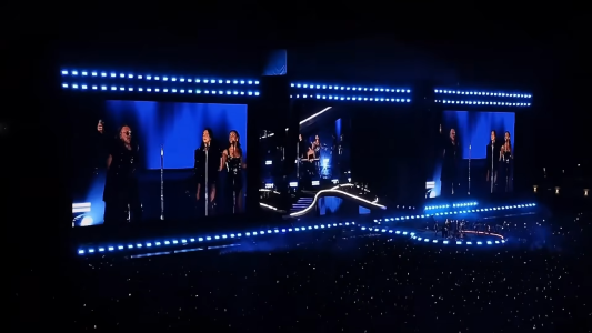 Foto: Dua Lipa Cantando “Oye Mi Amor” Com Fer De Maná